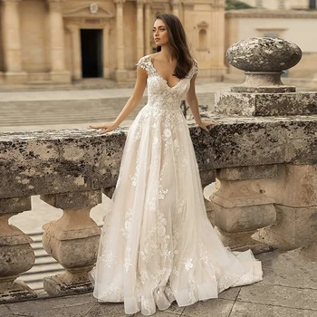 Büyüleyici A-Line Aplike düğün elbisesi Sevgiliye Kısa Kollu Illusion Düğme Geri gelin kıyafeti Sweep Tren Vestidos De Novia